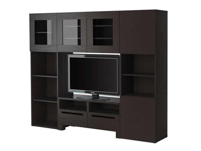 Beyaz ve ahşap renklerinin bir arada kullanıldığı bir TV ünitesi