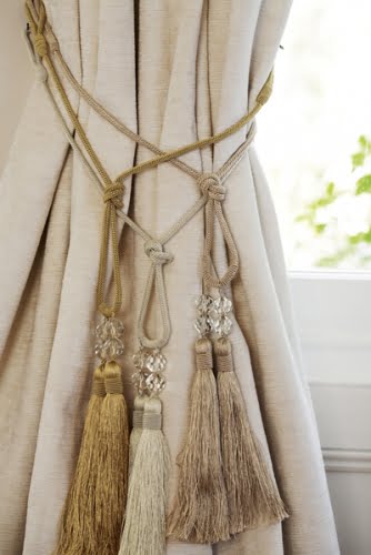 Kırmızı ve beyazın enerjisini yansıtan bir oda