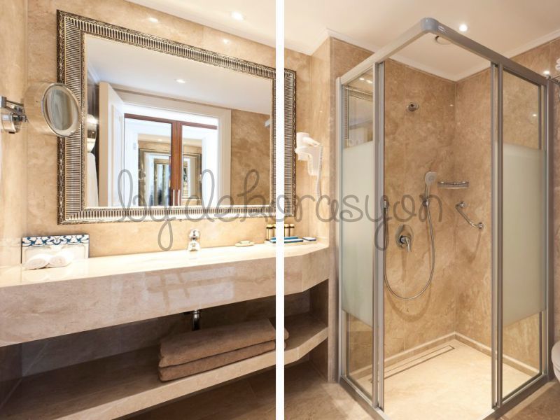 Sıcak ve doygun renklerle tasarlanmış karakteristik bir banyo