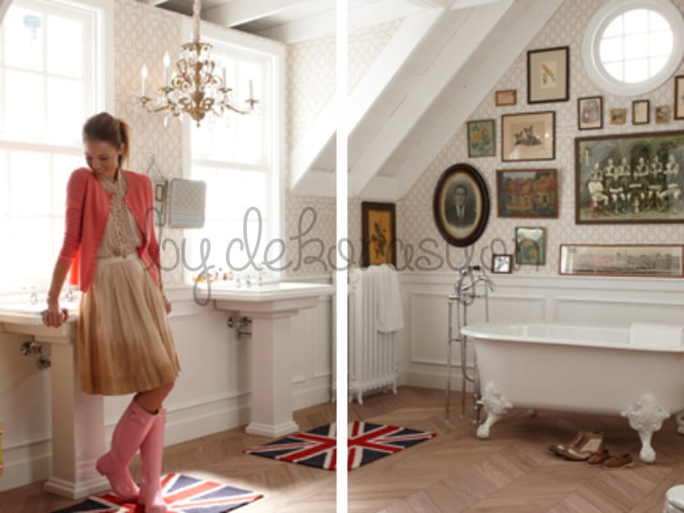 Cam panelli ve altın profilli şık bir küvet üstü duşakabin