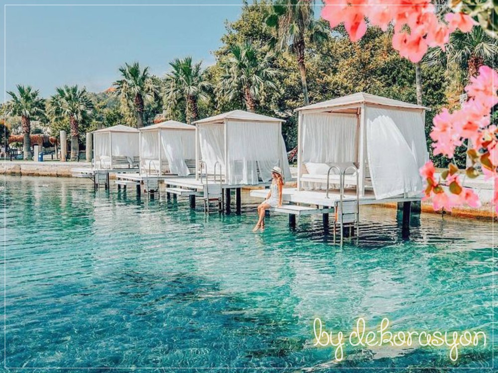 İzmir Dikili'deki Kalem Adası'nın turkuaz denizi