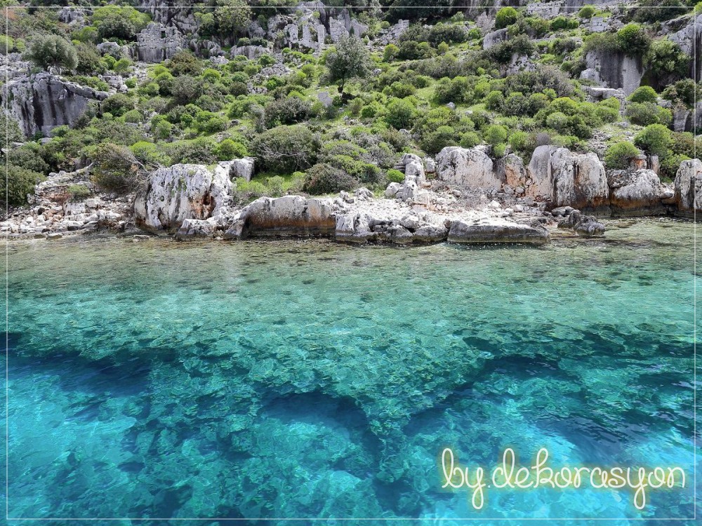 Kekova Adası ve sular altındaki batık şehir